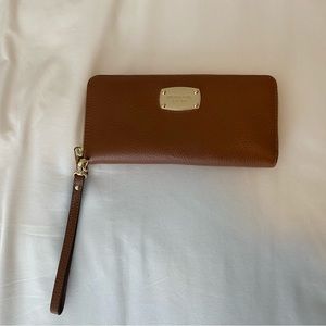 Michael Kors Leather Continental Wristlet